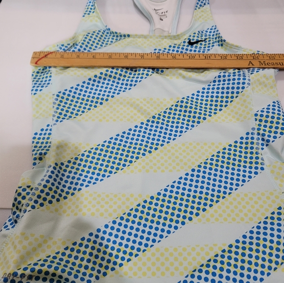 Women’s Nike Tank with built in bra, Sz.M - Picture 9 of 13
